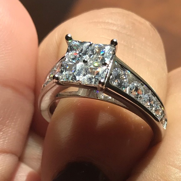 Jewelry - Wedding ring set quality clear stones ring